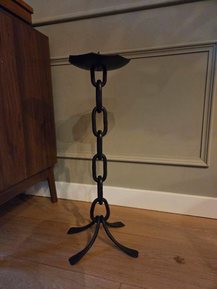 Brutalisme kandelaar van gietijzer uit Oostenrijk, Huis en Inrichting, Woonaccessoires | Kandelaars en Kaarsen, Gebruikt, Kandelaar