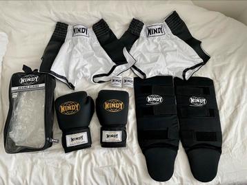 NIEUW: Kickboks set | WINDY 12oz | maat S | boksen beschikbaar voor biedingen