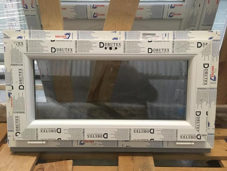 Kunststof kiep kozijn 90 x 50 cm wit RAL 9016, Doe-het-zelf en Verbouw, Kozijnen en Schuifpuien, Nieuw, Raamkozijn, Kunststof