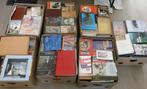 7 volle dozen per doos zo'n 25 - 35 boeken,koopje,thriller, Ophalen, Gelezen, Verschillende onderwerpen