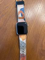 Apple Watch 4 serie, zonder oplader, Ophalen of Verzenden, Zo goed als nieuw, Roze, IOS