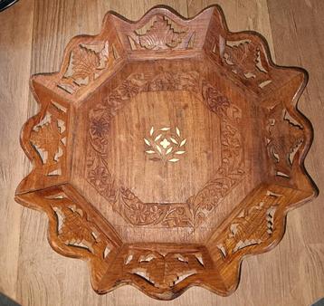 Handgemaakte Houten Schaal met Snijwerk beschikbaar voor biedingen