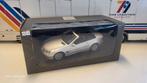 Minichamps Mercedes-Benz SL-Class R230 Silver Dealer Edition, Hobby en Vrije tijd, Modelauto's | 1:18, Auto, Ophalen of Verzenden