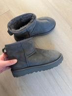 Grijze UGG Laarzen - Maat 36 paar keer gedragen, UGG, Lage of Enkellaarzen, Ophalen of Verzenden, Zo goed als nieuw