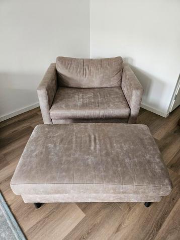 Loveseat inclusief bijpassende hocker beschikbaar voor biedingen