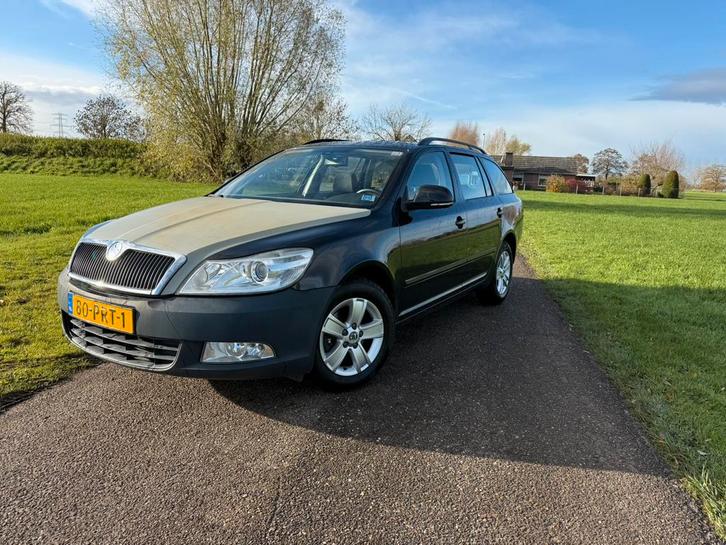 Skoda Octavia 1.2 TSI Combi 2011 Zwart inruilkoopje!!!!, Auto's, Skoda, Bedrijf, Octavia, Benzine, A, Hatchback, Handgeschakeld