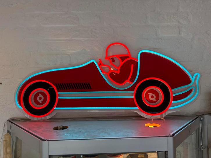 Neon Auto Reclamebord oude racer, Huis en Inrichting, Lampen | Hanglampen, Gebruikt, 75 cm of meer, Kunststof, Ophalen of Verzenden