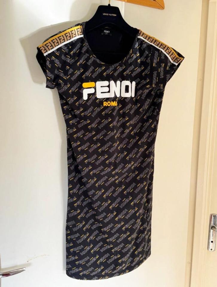 Prachtig Fendi Jurkje - 102 (M) € 95,-, Kleding | Dames, Jurken, Zo goed als nieuw, Maat 46/48 (XL) of groter, Overige kleuren