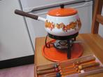 vintage emaillen fondueset met bloemmotief., Ophalen