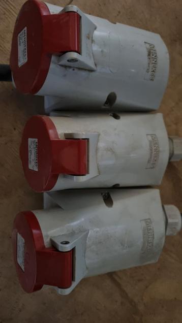 3x Mennekes Wandcontactdoos 32A - Gebruikt beschikbaar voor biedingen