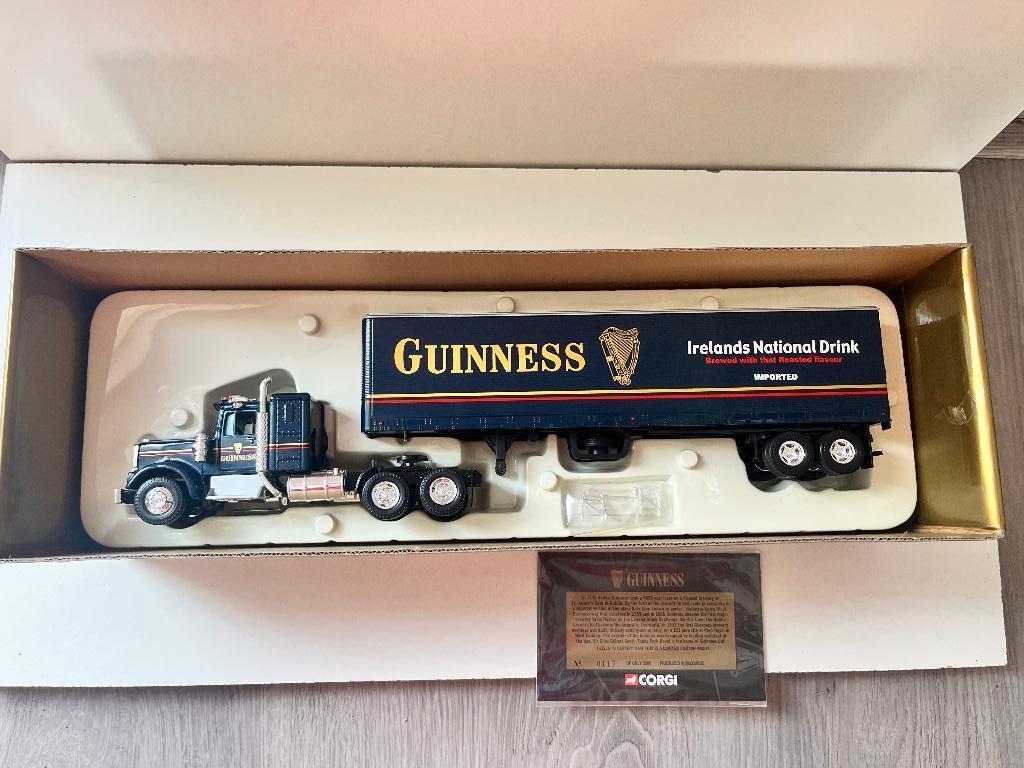 Kenworth T925 met Guinness trailer van Corgi, Ophalen of Verzenden, Zo goed als nieuw, Bus of Vrachtwagen, Corgi