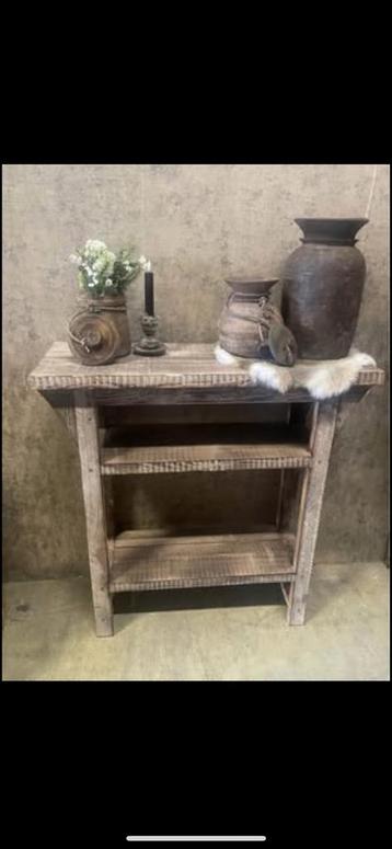 Sidetable Memphis beschikbaar voor biedingen