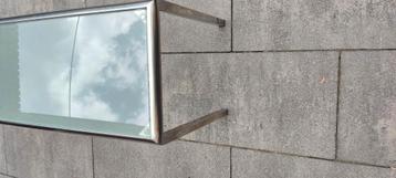 Design bijzettafel met glasplaat beschikbaar voor biedingen