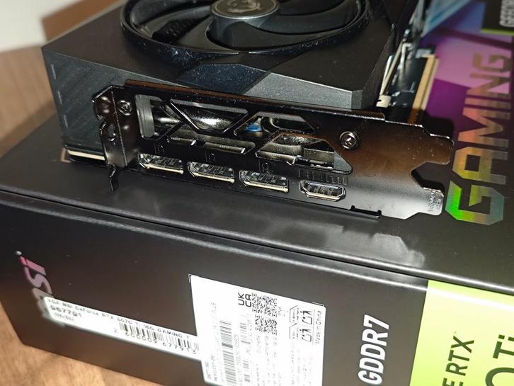 MSI GeForce RTX 5070 Ti 16G GAMING TRIO OC PLUS Videokaart, Computers en Software, Videokaarten, Zo goed als nieuw, Nvidia, PCI-Express 5.0