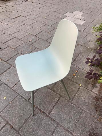 Mintgroene (saliegroene) stoel