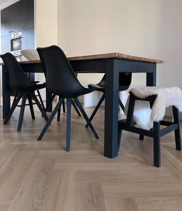 Massieve teakhouten eettafel – 200x90 cm beschikbaar voor biedingen
