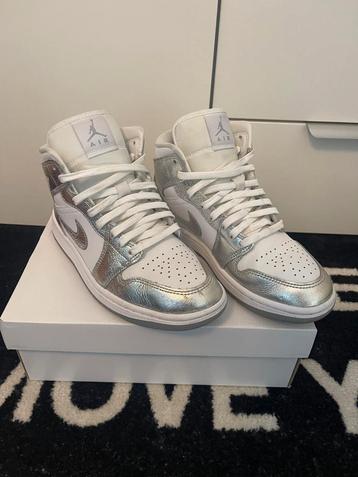Jordan 1 Mid Silver - Maat 38 beschikbaar voor biedingen