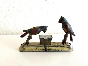 Drie oude blikken Penny Toys beschikbaar voor biedingen
