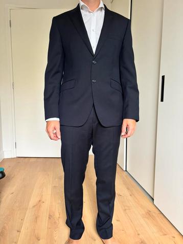Recall shaped fit kostuum beschikbaar voor biedingen