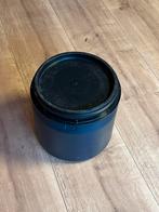 Zwarte voerton met schroef. 25 liter., Ophalen of Verzenden, Hond