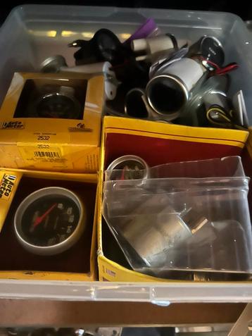 Diverse dashboard meters volt oliedruk temp enz  beschikbaar voor biedingen