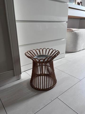 Plantenstandaard rotan beschikbaar voor biedingen