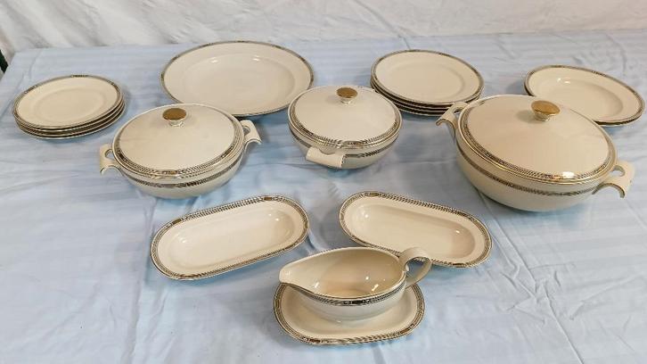 Jaeger & Co Bavaria servies goudrand 17-delig, Antiek en Kunst, Antiek | Servies compleet, Ophalen of Verzenden
