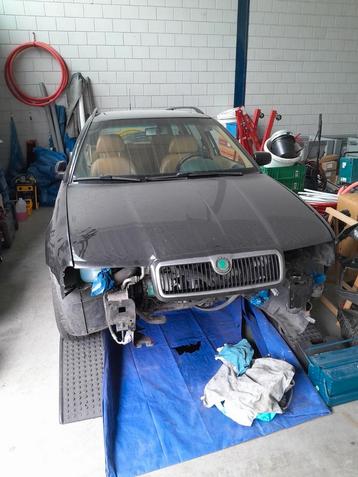 Skoda Octavia 1.8 Combi 20V 110KW 1999 Zwart beschikbaar voor biedingen