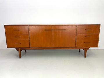 Vintage McIntosh dressoir SALE beschikbaar voor biedingen