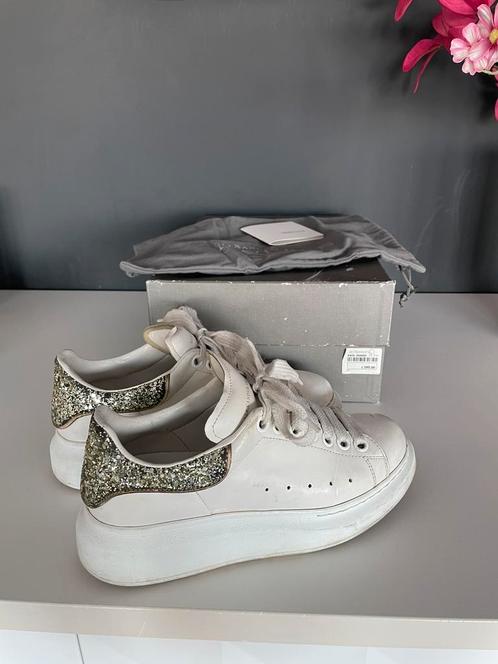 Alexander McQueen met glitter, Kleding | Dames, Schoenen, Zo goed als nieuw, Sneakers of Gympen, Wit, Ophalen of Verzenden
