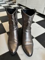 Zilver kleurige laarsjes By Jel 38, Kleding | Dames, Schoenen, Overige kleuren, Lage of Enkellaarzen, Ophalen of Verzenden, Gedragen