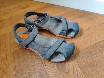 Teva maat 32 sandalen met teenbescherming beschikbaar voor biedingen