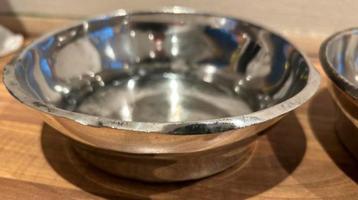 2 vintage RVS bakken beschikbaar voor biedingen