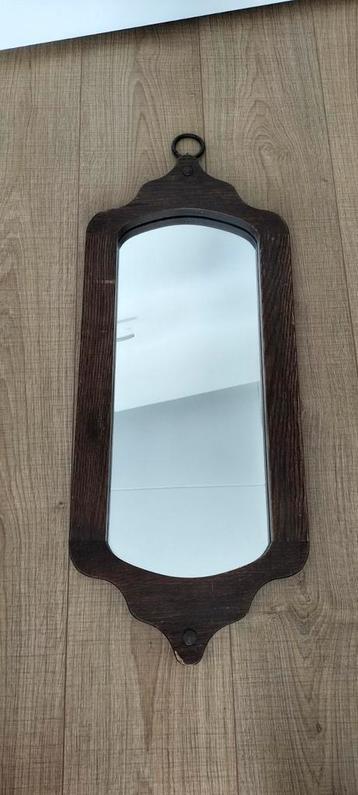 Houten spiegel beschikbaar voor biedingen