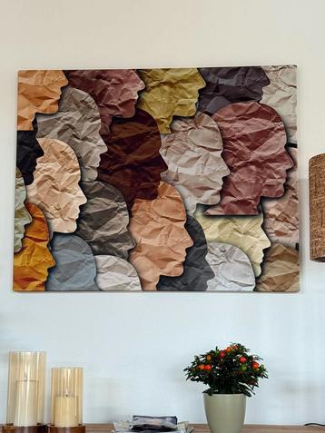 Papieren hoofden op canvas schilderij beschikbaar voor biedingen