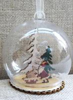 Kerstbal: Doorzichtig, binnenin Kerstman + Slee + Kerstbomen, Diversen, Kerst, Ophalen of Verzenden