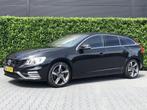 Volvo V60 1.6 T3 R-DESIGN, FACELIFT NL AUTO, NAP, NAVI, LEER, Auto's, Volvo, 150 pk, Zwart, 1600 kg, 750 kg
