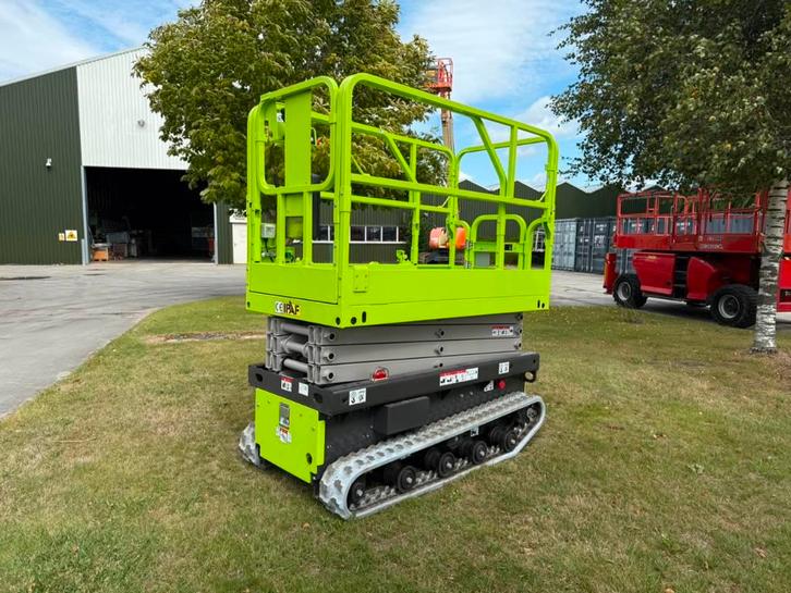 Zoomlion ZS 0610 C Rups schaar hoogwerker 8,8 meter, Zakelijke goederen, Machines en Bouw | Liften, Steigers en Ladders