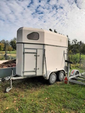 Paardentrailer te koop beschikbaar voor biedingen