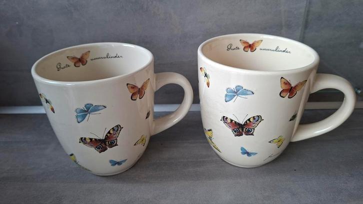 2x Beker vlinders Janneke Brinkman en Douwe Egberts, Huis en Inrichting, Keuken | Servies, Zo goed als nieuw, Kop(pen) en/of Schotel(s)
