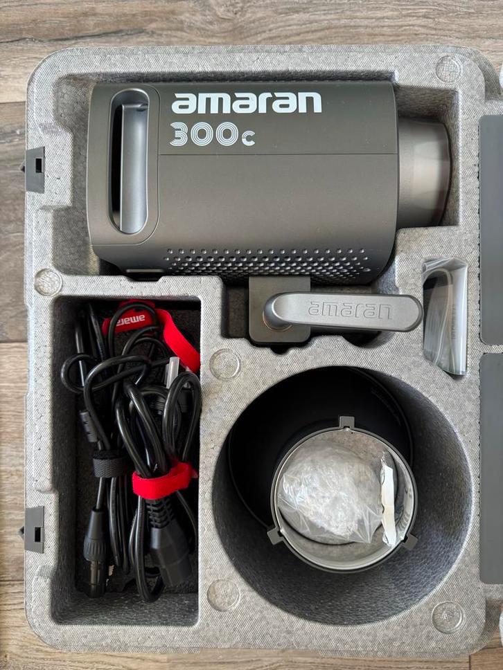 Amaran 300c RGB Continuous Light, Audio, Tv en Foto, Fotografie | Fotostudio en Toebehoren, Zo goed als nieuw, Lamp of Flitsset