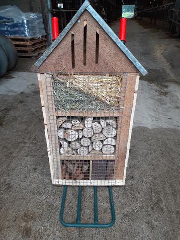 Insectenhotel beschikbaar voor biedingen
