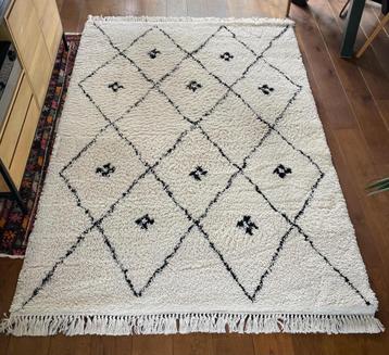 Vloerkleed beige hoogpolig beschikbaar voor biedingen