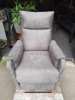 Sta-op stoel, sta-op fauteuil, suède, sta op stoel, Ophalen, Zo goed als nieuw, 75 tot 100 cm, 50 tot 75 cm