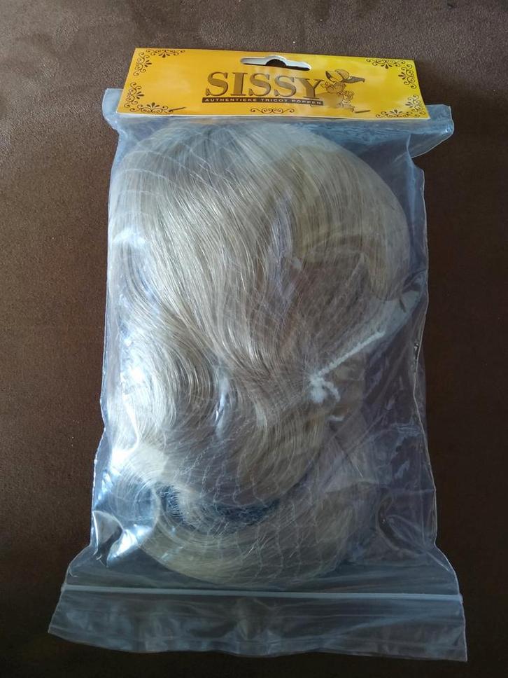 Poppen Blonde Sissy Pruik - Nieuw in Verpakking, Kinderen en Baby's, Speelgoed | Poppen, Nieuw, Ophalen of Verzenden