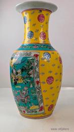 Grote vaas chinees versierd met Strijders en gelukssymbolen, Ophalen