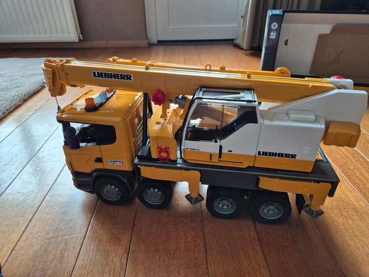 Bruder Scania Liebherr 03570 Kraan incl ORIGINELE VERPAKKING, Kinderen en Baby's, Speelgoed | Speelgoedvoertuigen, Zo goed als nieuw
