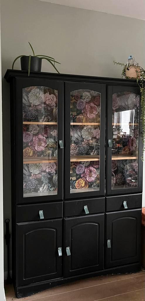 Vintage servieskast op zoek naar nwe eigenaar en likje verf, Huis en Inrichting, Kasten | Buffetkasten, Gebruikt, 150 tot 200 cm