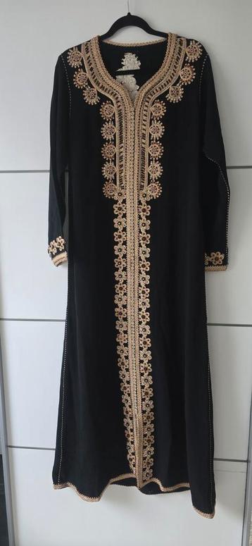 Elegante gelegenheidskleding beschikbaar voor biedingen