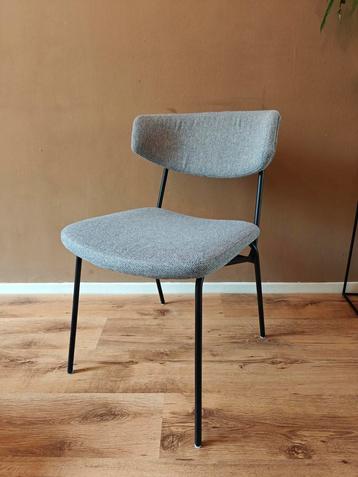 3 licht grijze By-Boo stoelen beschikbaar voor biedingen